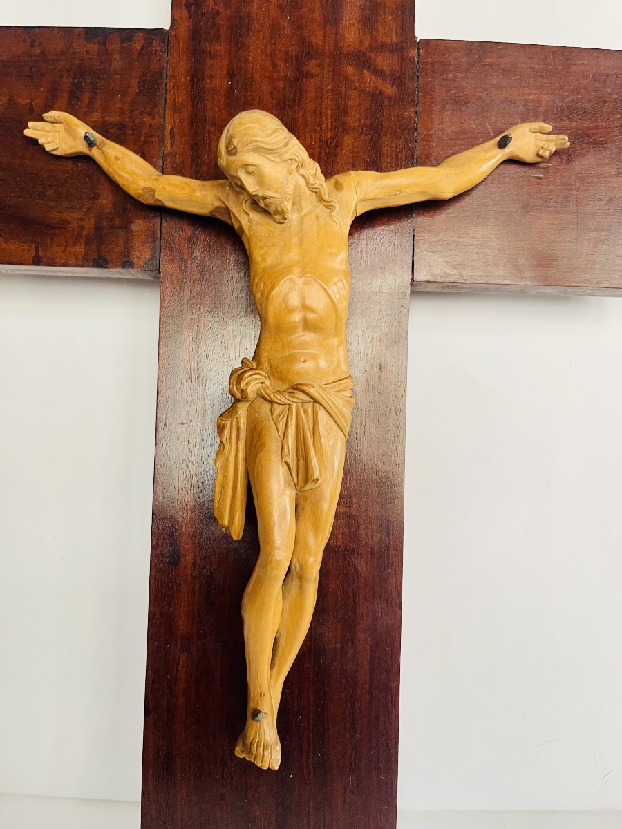 Crucifix en acajou et buis -photo-1